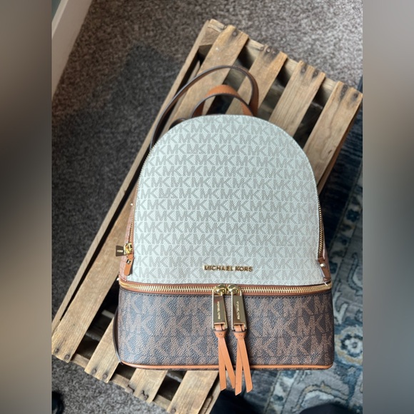 michael kors backpack - Picture 6 of 7